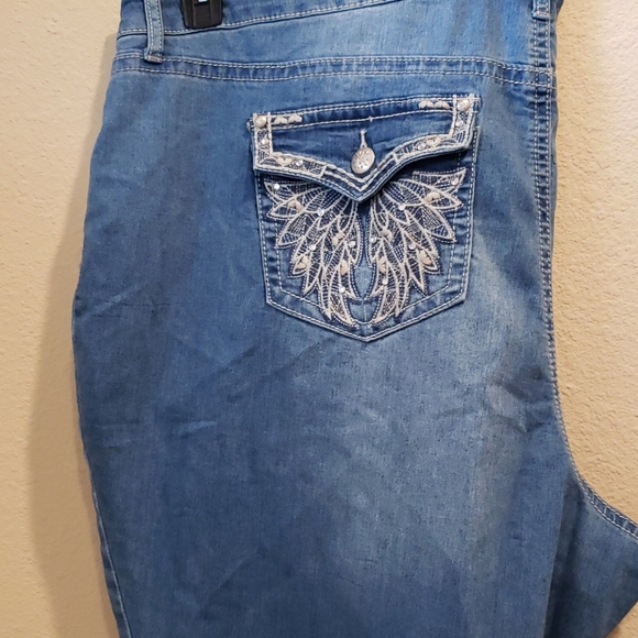 Love Indigo Women's plus size jeans - Picture 3 of 4